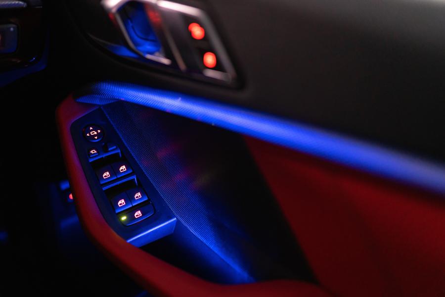 Детали интерьера BMW 118i M Sport (F40) 2019 года  (SG) (фото 7 из 13)